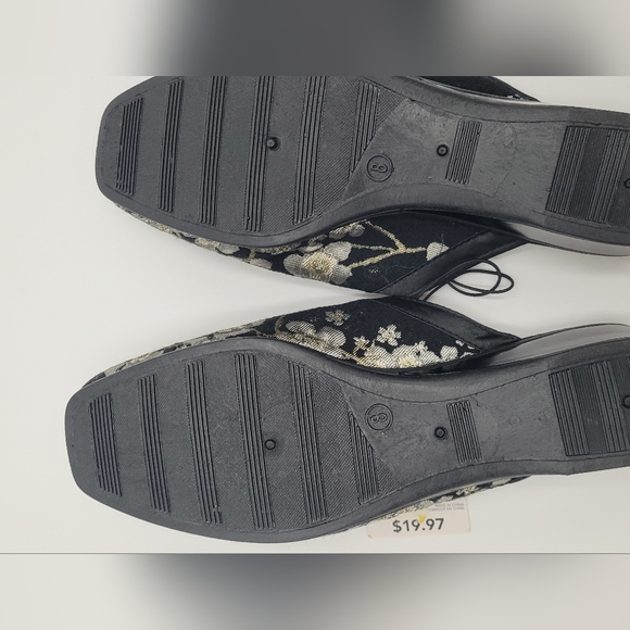 Ladies size 8 tender tootsies slip on loafers / slippers - floral canvas raised - Picture 6 of 6